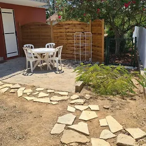 T1 Du En Rez-de-chaussée De Avec Terrasse à 5mn Des Plages En Voiture Entre Et Forêt Six-Fours-les-Plages